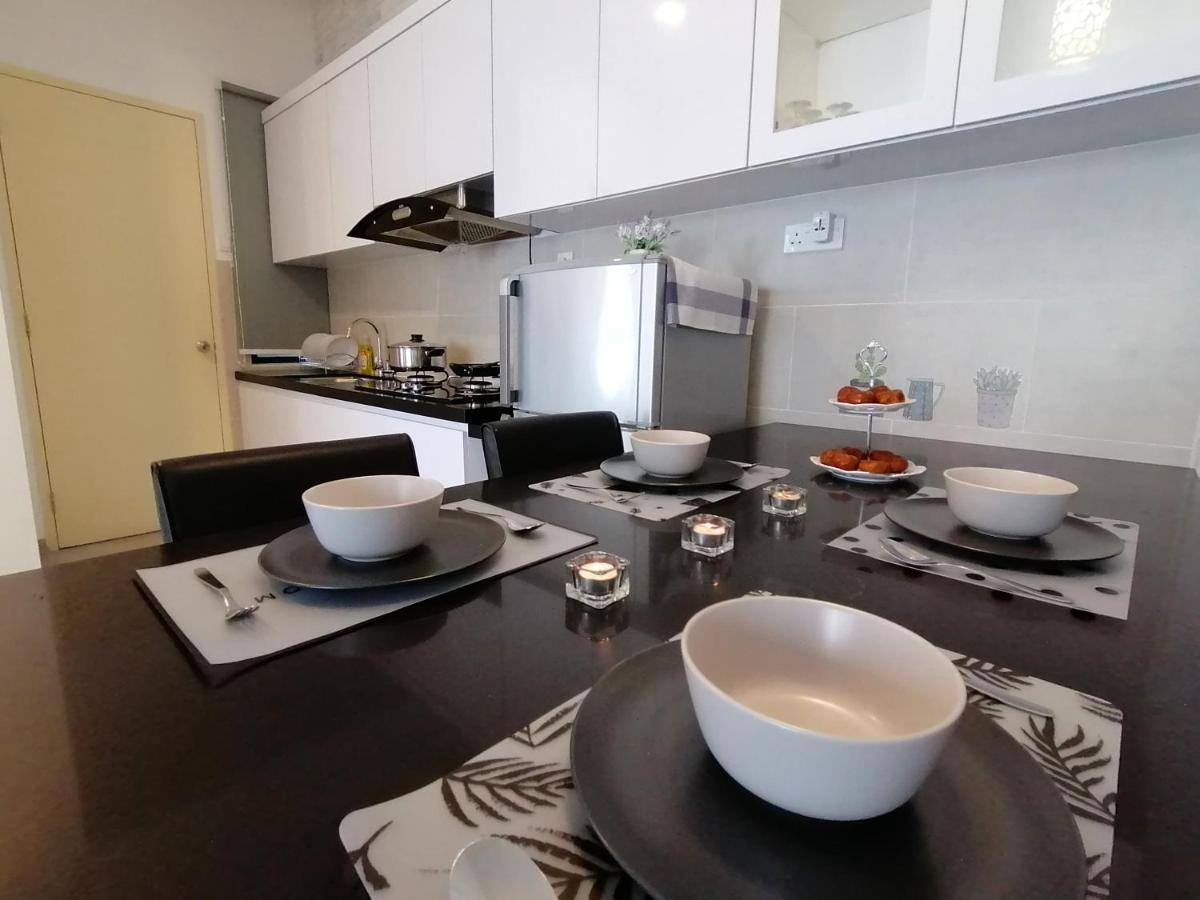 99 négyzetméteres, 2 hálószobás Apartman 2 fürdőszobával Melaka városközpont területén Kültér fotó